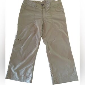 Patagonia Women’s Wide Leg Cropped Hiking Gorpcore Outdoor Tan Pants Size: 4
